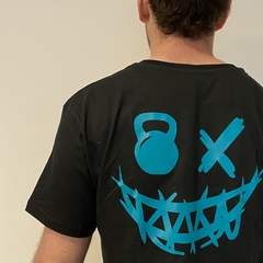 Remera "SMILE" negra