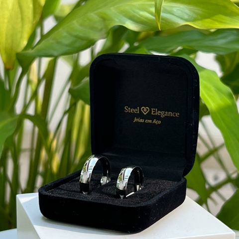 Par de Alianças aço polido grossa com e sem pedra