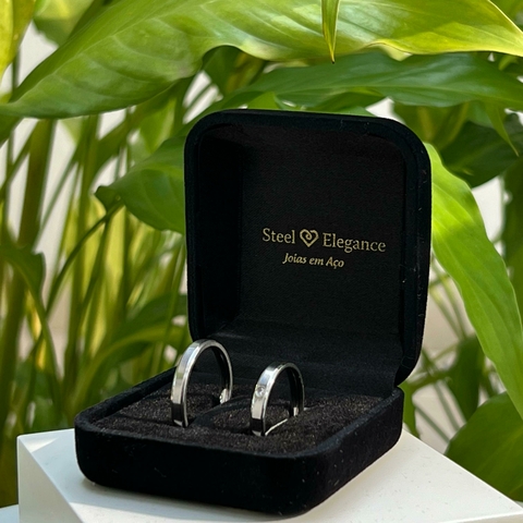 Par de Alianças aço canto quebrado com e sem pedra