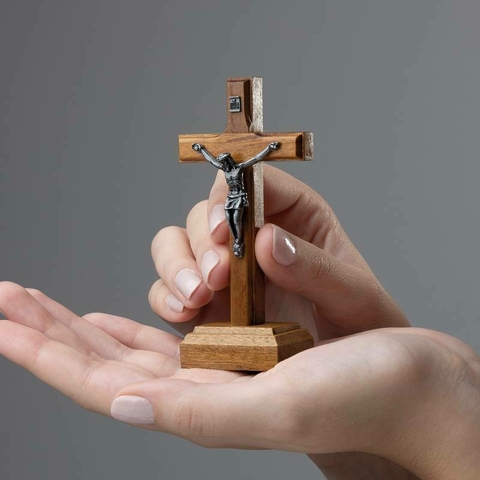 CRUCIFIXO MADEIRA 09 CM MESA