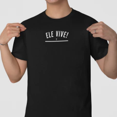 Camiseta masculina Ele Vive na internet