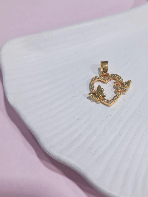DD41-CL15 / Dije Corazon Calado Cristal con Mariposas 1,5cm