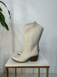 Bota Carol Cano Alto Lisa Off White - comprar online