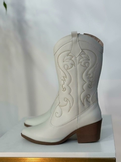 Bota Lorena Cano Alto Desenhada