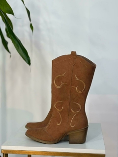 Bota Gabriela Cano Alto Marrom