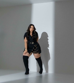 Macacão Plus Size com Cinto e Correntaria Lateral - comprar online