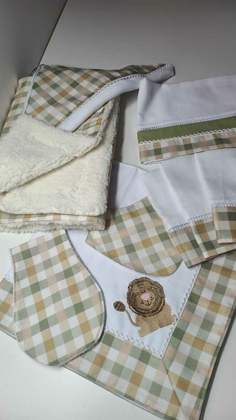 Kit Safari com Bordado Personalizado de Fraldas