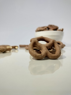 Pretzel Salado cubierto de Chocolate Lácteo - comprar en línea