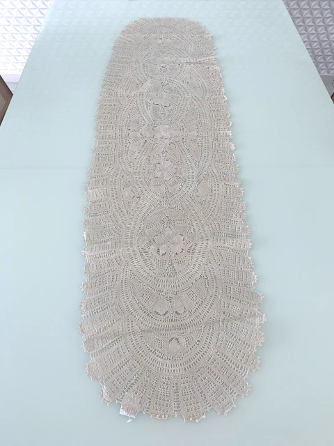 Caminho de Mesa Oval Renda Renascença Bege 1,57 m x 0,43 m - Opulence