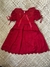 Vestido vermelho infantil com detalhes em renda renascença no colarinho e mangas bufantes com laços