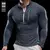 Camiseta esportiva masculina de manga comprida na cor cinza, com zíper e detalhes em branco.