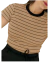 Camiseta feminina de manga curta com listras horizontais em tom bege e preto.