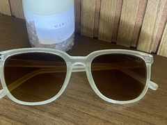 Óculos Malibu transparente na internet