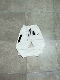 PANTALON NIKE TECH - comprar online