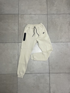 PANTALON NIKE TECH COLORS - Suns Sport Mayorista
