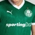camisa-jogador-verdao-titular-home-kit-2025-26-de-fato-e-campeao-puma-verde-estampa-relevo-tacas-12-estrelas-titulos-releitura-bandeira-nacional-gola-v-branca-retro-detalhes-brancos-punhos-puma-sportingbet-escudo-oficial-frase-interior-gola-1