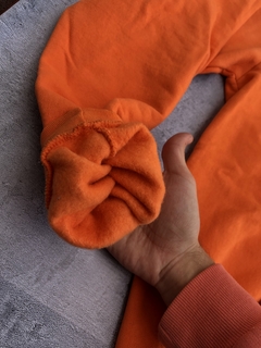 BUZO ZAPATILLAS NARANJA - comprar online
