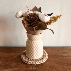 Cuenco de cerámica | florero sin drenaje Tulipán + posaflorero tejido + ramito de flores blancas artificiales o lavandas - comprar online