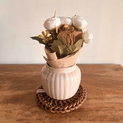 Cuenco de cerámica | florero sin drenaje Girasol + posaflorero tejido + ramito de flores blancas artificiales o lavandas en internet