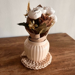 Cuenco de cerámica | florero sin drenaje Girasol + posaflorero tejido + ramito de flores blancas artificiales o lavandas - tienda online