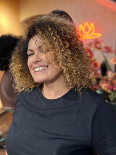 Peruca Éris (Castanho Médio com Ombré Hair) - Cabelo Natural Brasileiro