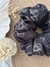 Scrunchie Satín Negro floral en internet