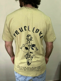 Remera Cruel Love - comprar online