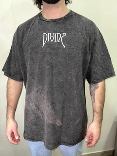 Remera Divine