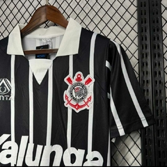 Camisa Corinthians Retrô 2025 na internet