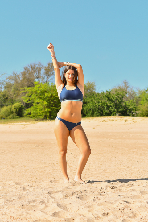Bikini confeccionada en tricot premium color azul marino con elasticos personalizados