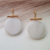 Brinco Fabiana, Base gancho com madreperola esfera 20mm.Banhado a ouro 18k.