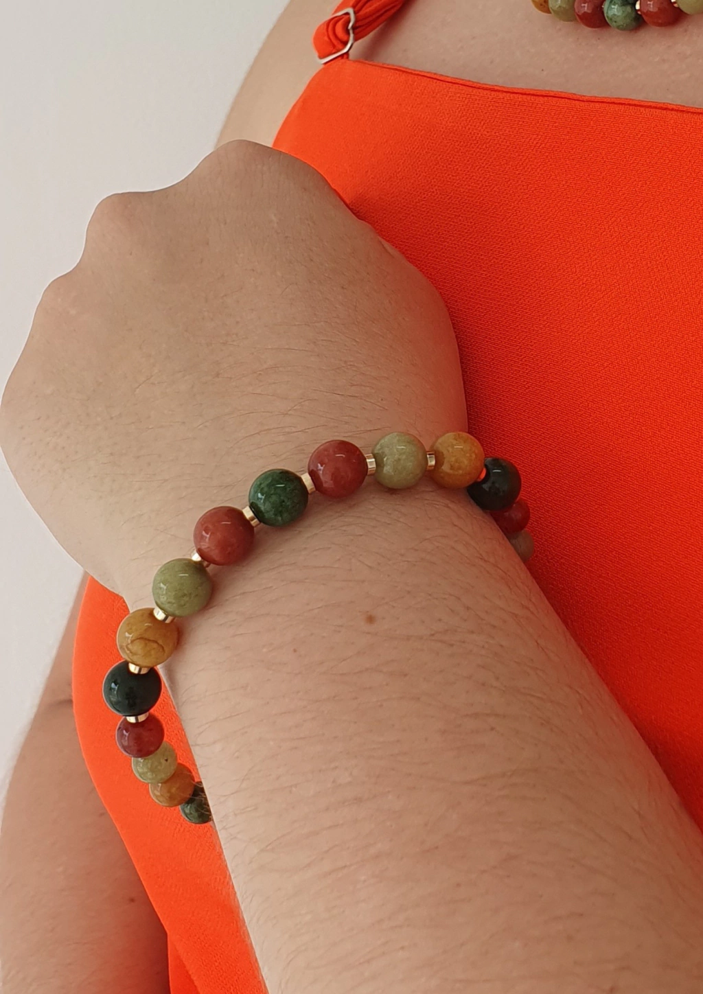 Pulseira jade multicolor 6 e 8mm- 18cm