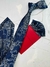 Gravata Detalhada Kashmir Azul-Marinho com Branco + Lenço Fixo – Elegância clássica com riqueza de detalhes