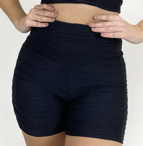 SHORT MARESIA JACQUARD PRETA COM TEXTURAS