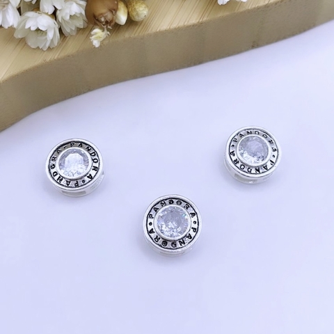 Pingente redondo com escrita