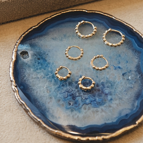 Argola click com bolinhas