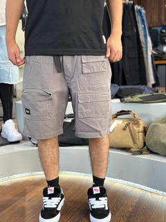 BERMUDA CARGO VARILON GRIS