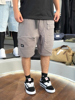 BERMUDA CARGO VARILON GRIS - deltastreet