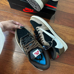 Travis Scott Negras/Marron