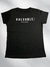T-Shirt estilosa na cor azul bebê com a palavra “Valiosa” em inglês, perfeita para quem valoriza autenticidade e estilo.