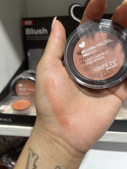 Blush Griffty na internet