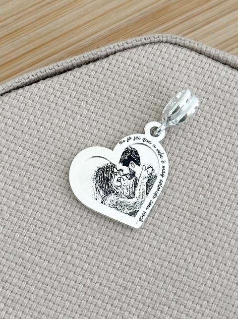 Berloque Duplo Memories “Eu Só Sei Que a Vida É Mais Colorida Com Você” – Coleção Jorge e Mateus