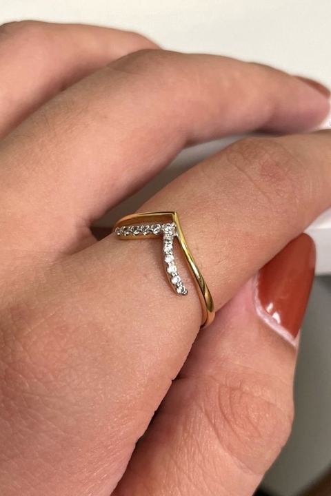 Anel V cravejado semijoia banhada à ouro tam 18 - comprar online