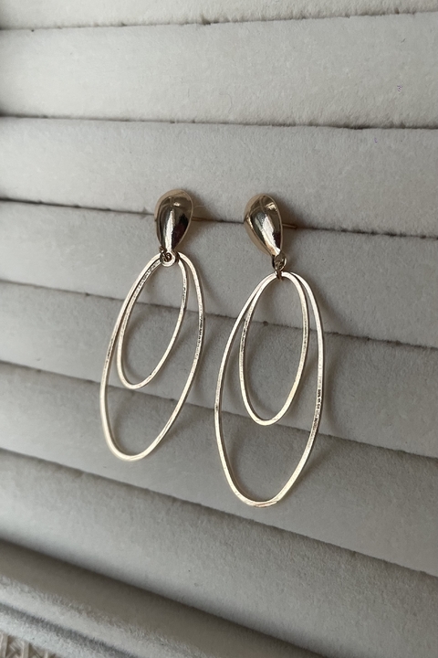 Brinco slim médio em semijoias banhada à ouro - comprar online