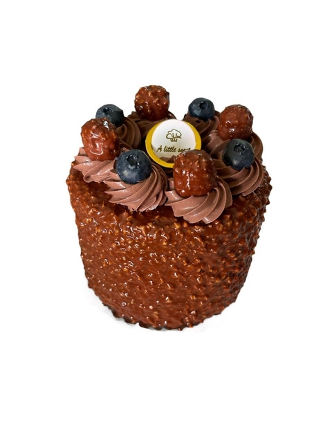 Bolo Decorativo Artificial Chocolate 11cm Enfeite Mesa