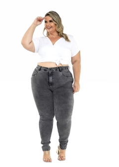 Calça Jeans Feminina Plus Size na internet