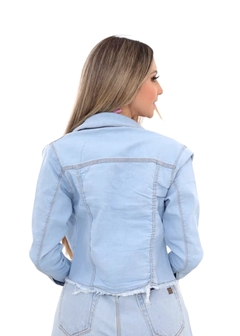 Jaqueta Jeans Cropped Feminina Azul Clara - Reale Moda Mix - Sua moda, seu estilo, sua escolha!