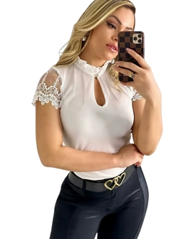 Blusa Feminina Detalhe de Renda - Reale Moda Mix - Sua moda, seu estilo, sua escolha!