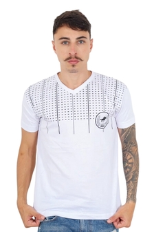 Camiseta Masculina Decote V Fashion