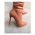 Bota caramelo bico fino salto 12cm com costura matelassê. Design moderno, conforto
